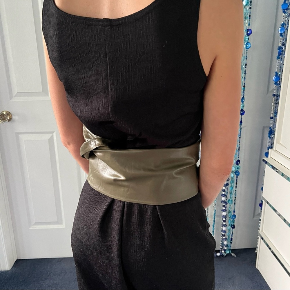 French Vintage 1980s Olive Leather Belt – Wide Draping Hip or Waist - Picture 3 of 16